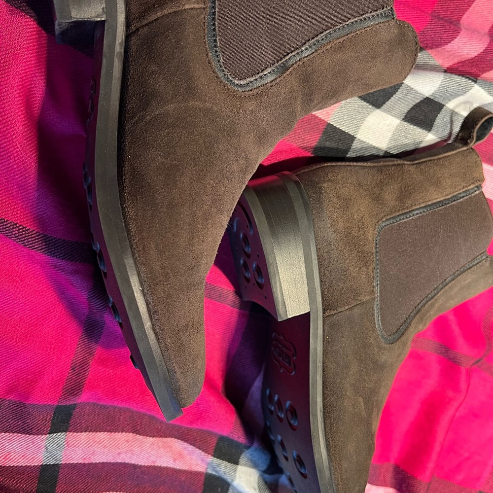 Thursday Company  boots! Worn once size women’s 9- Chelsea classics!